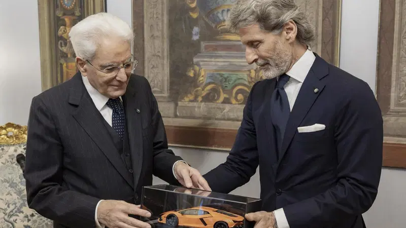 Lamborghini ha fatto un regalo al Presidente della Repubblica, ecco la Revuelto