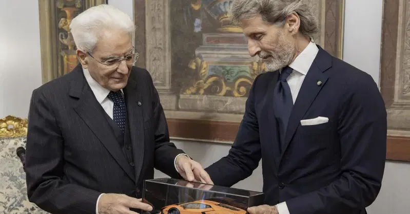 Lamborghini ha fatto un regalo al Presidente della Repubblica, ecco la Revuelto