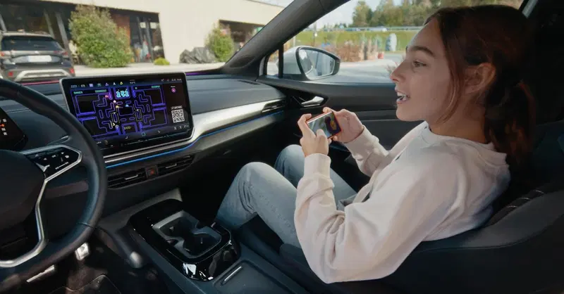 PAC-MAN arriva a bordo: oltre 300.000 Volkswagen diventano console da gioco
