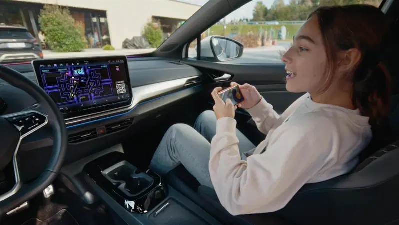 PAC-MAN arriva a bordo: oltre 300.000 Volkswagen diventano console da gioco