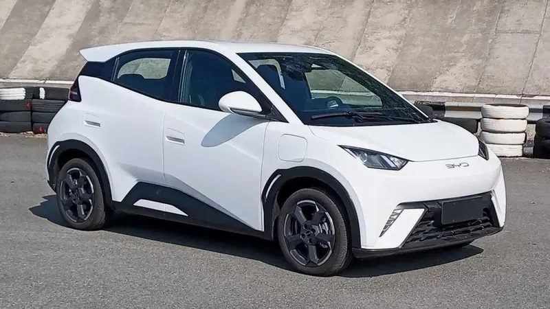 La BYD Seagull &egrave; economica ma ha la guida autonoma di livello 2