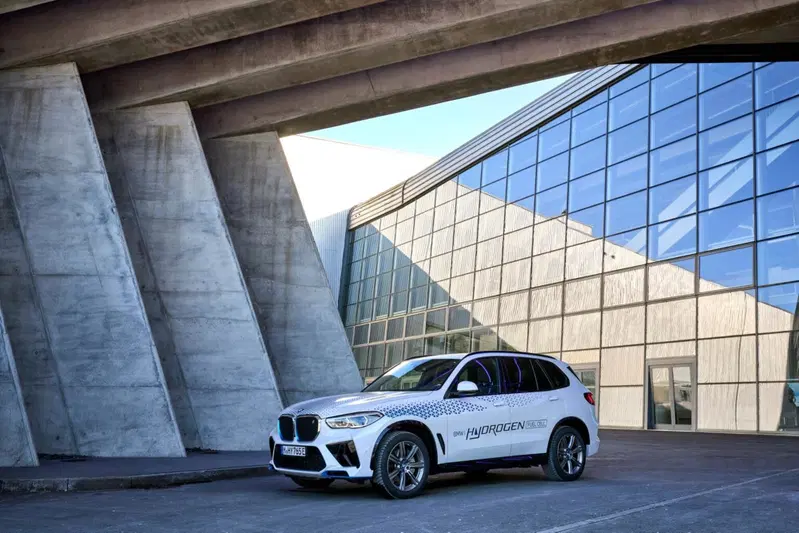 BMW i5X