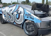 Irreparabile: questo Tesla Cybertruck è passato per le mani dei dimostranti anti Musk