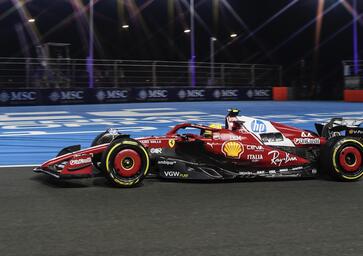 F1. Il venerdì a Jeddah di Ferrari, Leclerc: Mi aspetto una qualifica interessante. Hamilton: Giornata complicata, faccio fatica a trovare il feeling