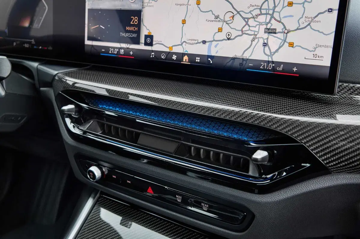 Nuova BMW Serie 3: le immagini degli interni (3)