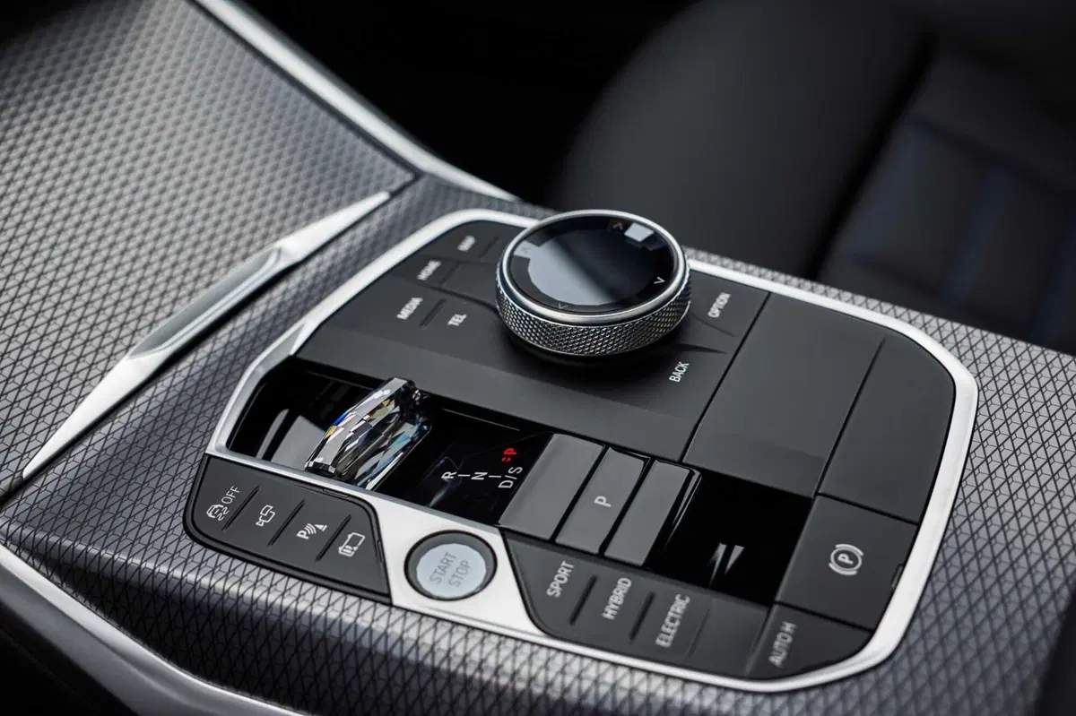 Nuova BMW Serie 3: le immagini degli interni (6)
