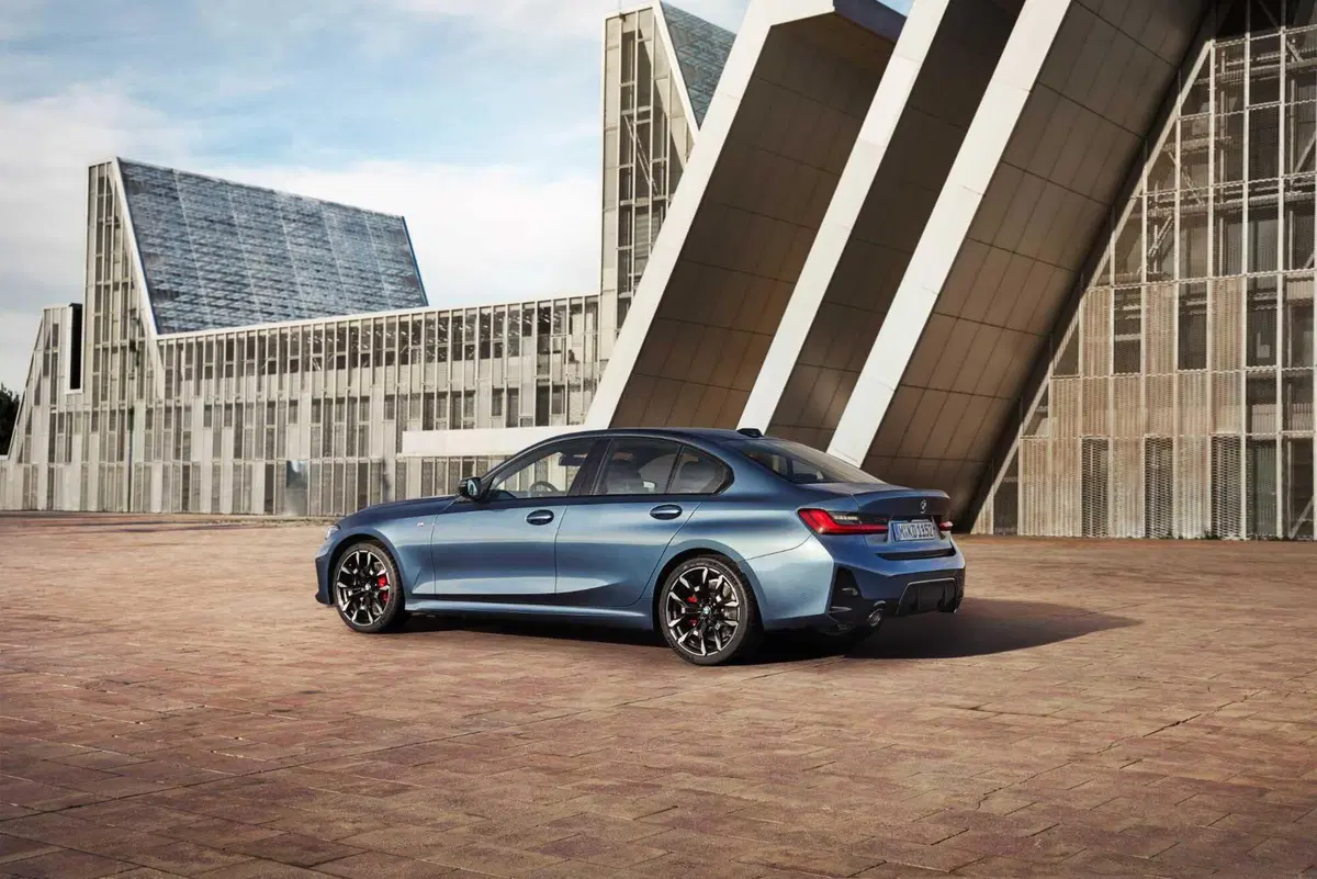 Nuova BMW Serie 3: le immagini degli esterni (8)