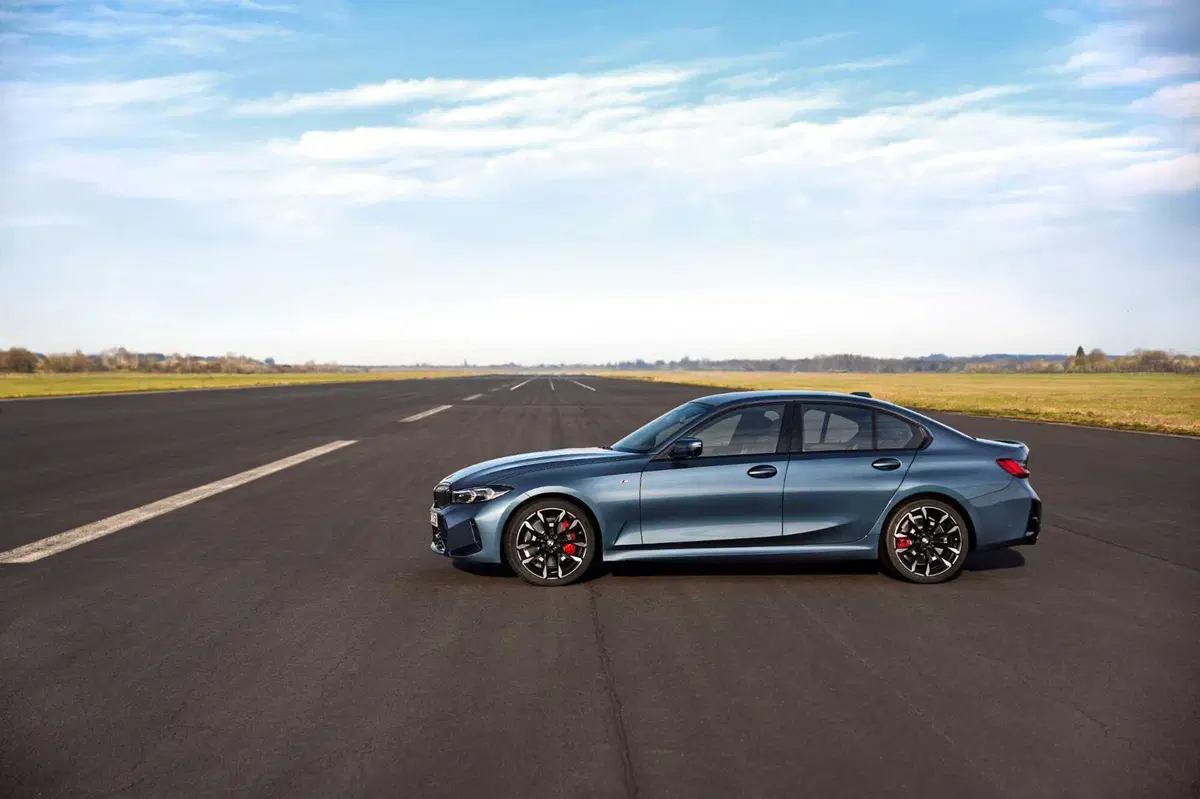 Nuova BMW Serie 3: le immagini degli esterni (13)