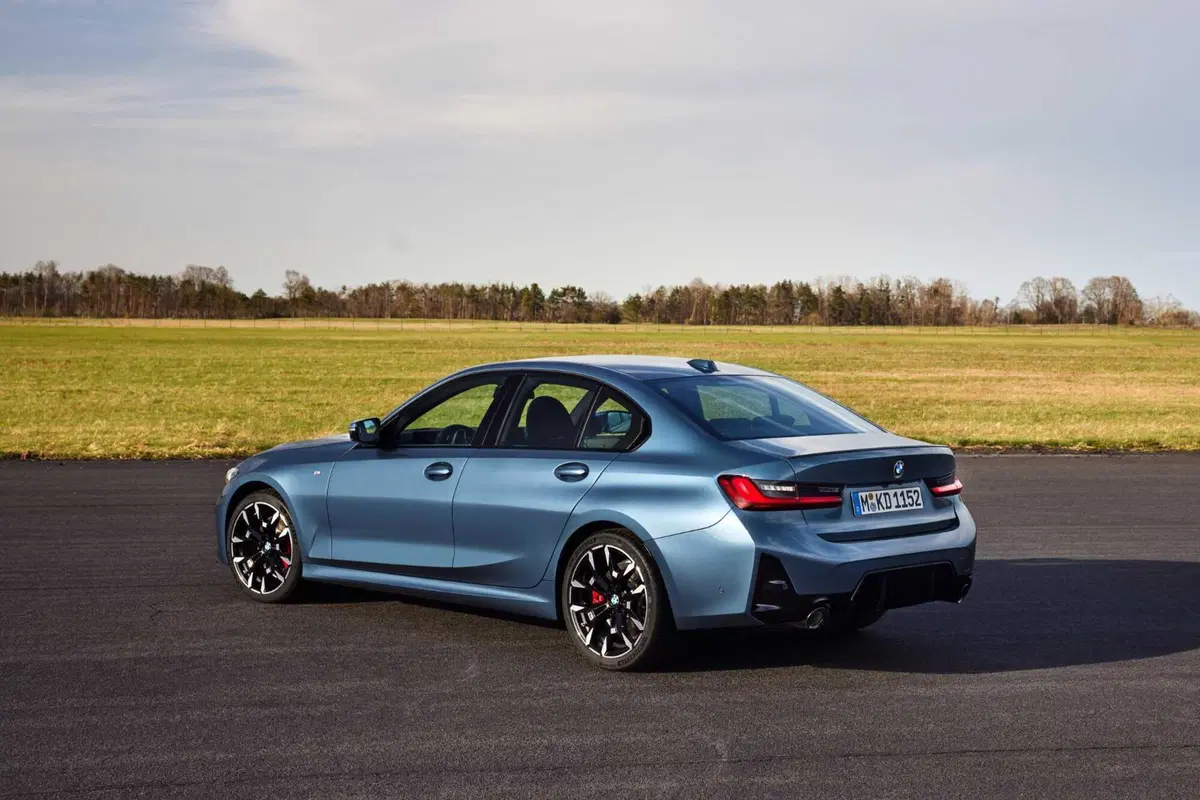 Nuova BMW Serie 3: le immagini degli esterni (15)