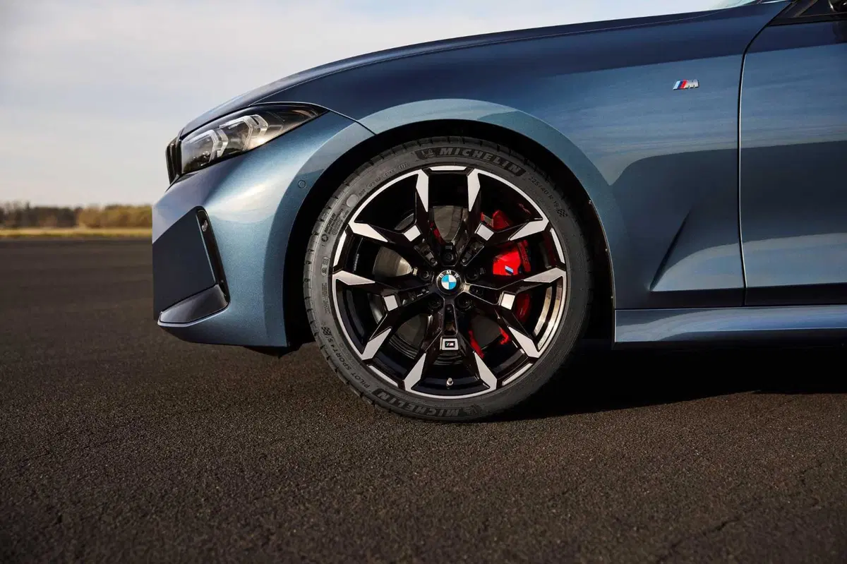 Nuova BMW Serie 3: le immagini degli esterni (18)