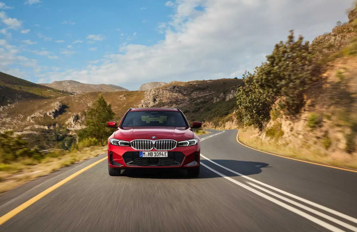 Nuova BMW Serie 3: le immagini degli esterni (21)