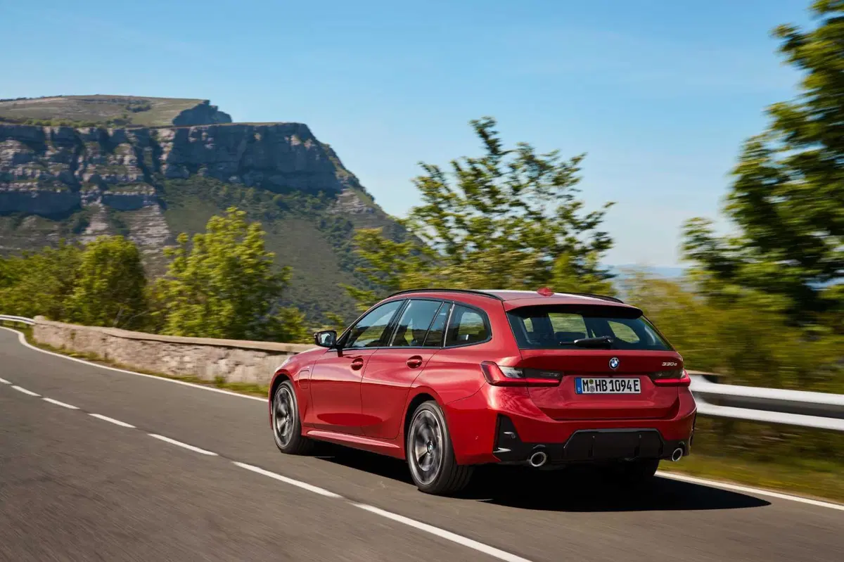 Nuova BMW Serie 3: le immagini degli esterni (23)