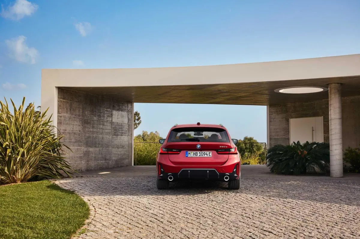 Nuova BMW Serie 3: le immagini degli esterni (24)