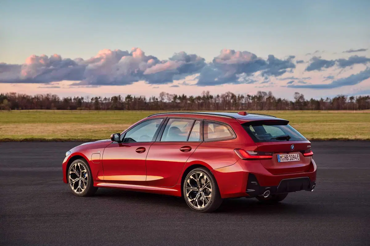 Nuova BMW Serie 3: le immagini degli esterni (26)