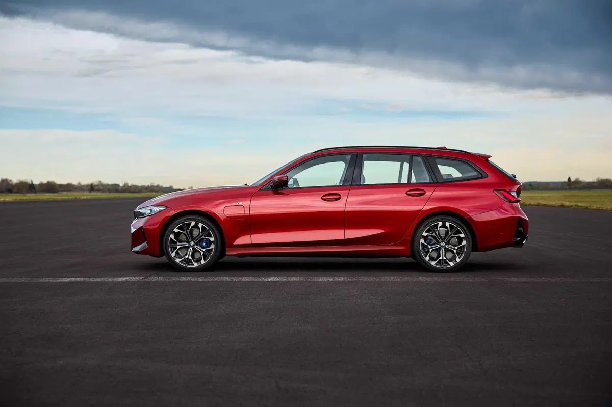 Nuova BMW Serie 3: le immagini degli esterni (28)