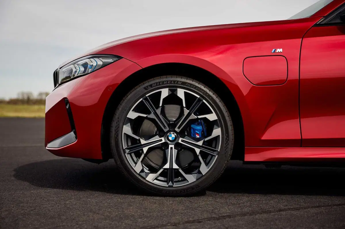 Nuova BMW Serie 3: le immagini degli esterni (31)