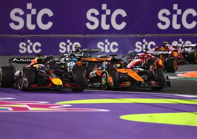 F1. GP Arabia Saudita 2025: Piastri batte Verstappen a Jeddah. Primo podio stagionale per la Ferrari con Leclerc 3°