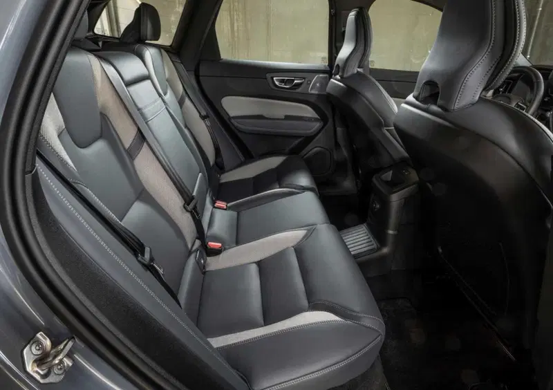 VOLVO Veicoli Commerciali XC60 (12)