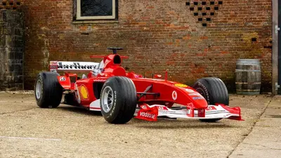 Una Ferrari F1 in scala 1:1 costruita a mano: &egrave; quella di Michael Schumacher F2004 e costa solo...