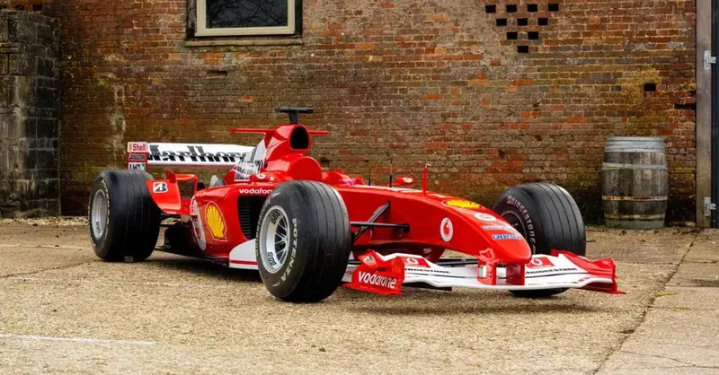 Una Ferrari F1 in scala 1:1 costruita a mano: &egrave; quella di Michael Schumacher F2004 e costa solo...