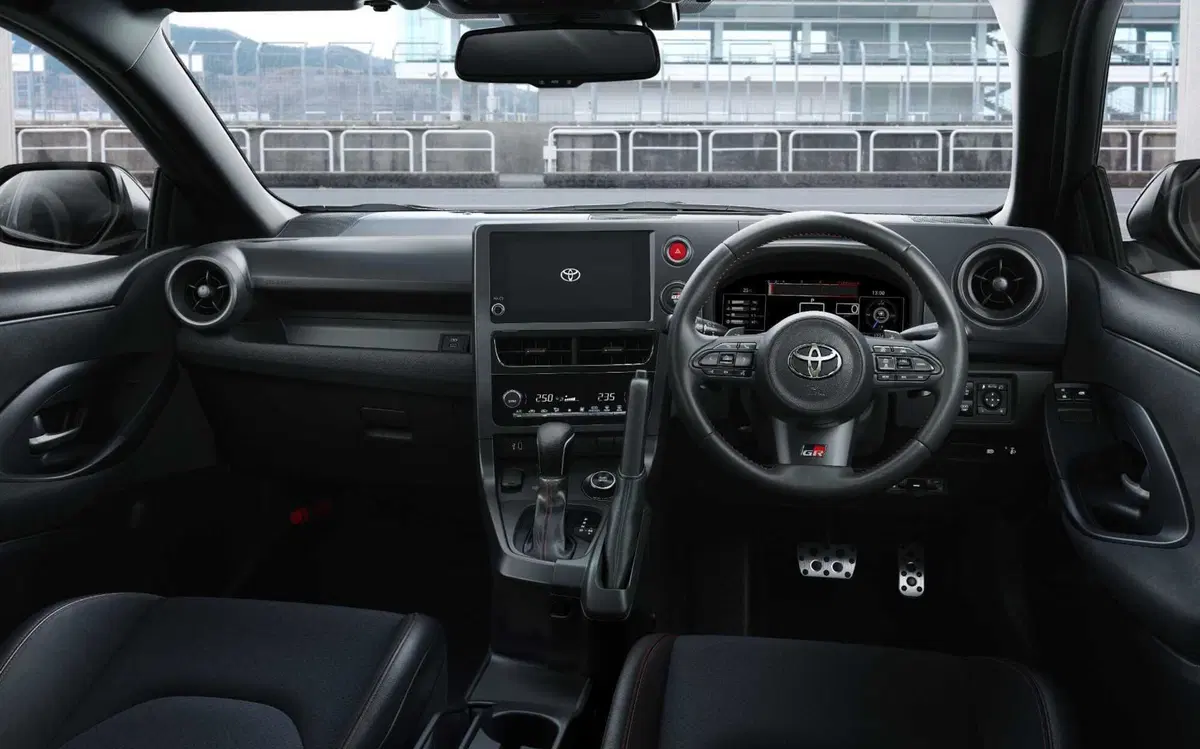 Toyota GR Yaris, ma avete visto il freno a mano della bomba giapponese?  (3)