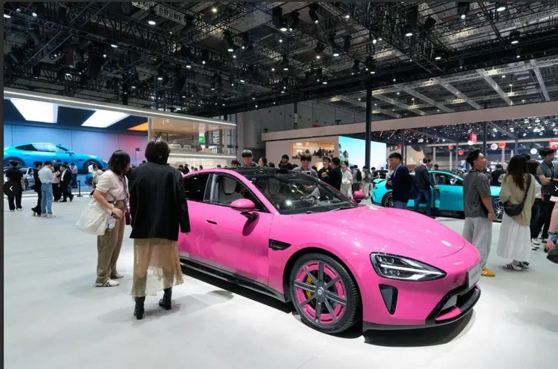 Xiaomi SU7, i colori forti dominano le auto della Casa cinese