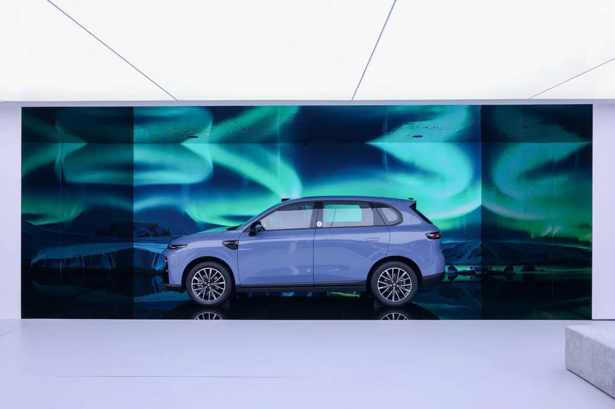 Leapmotor B01: berlina del gruppo Stellantis a batterie a Shanghai 2025   (3)
