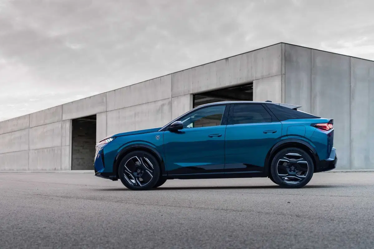 Nuova Peugeot 3008: le immagini degli esterni (2)