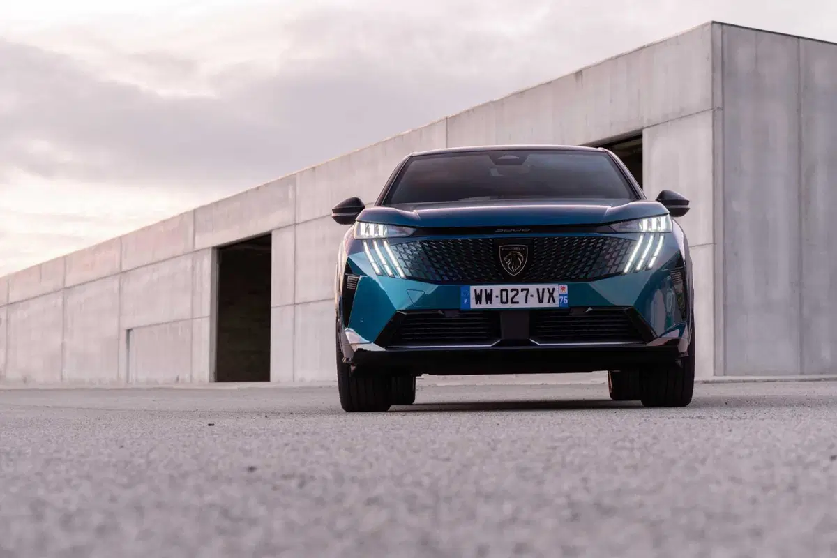 Nuova Peugeot 3008: le immagini degli esterni (4)