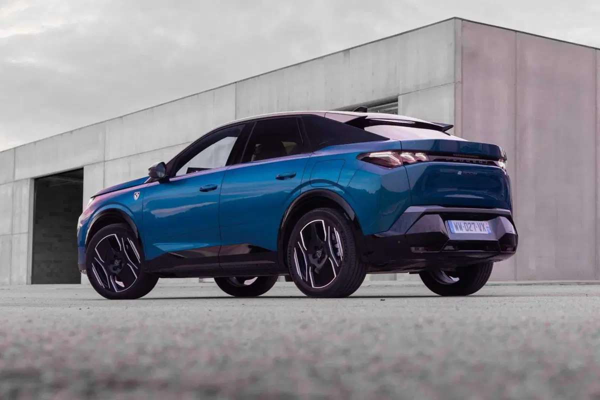 Nuova Peugeot 3008: le immagini degli esterni (5)