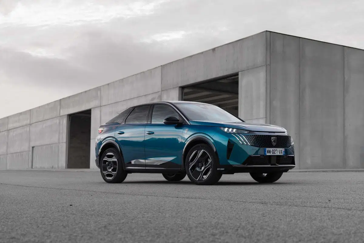 Nuova Peugeot 3008: le immagini degli esterni (3)