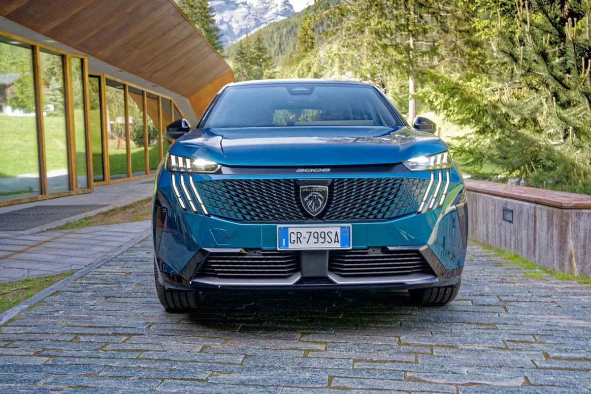 Nuova Peugeot 3008: le immagini degli esterni (8)