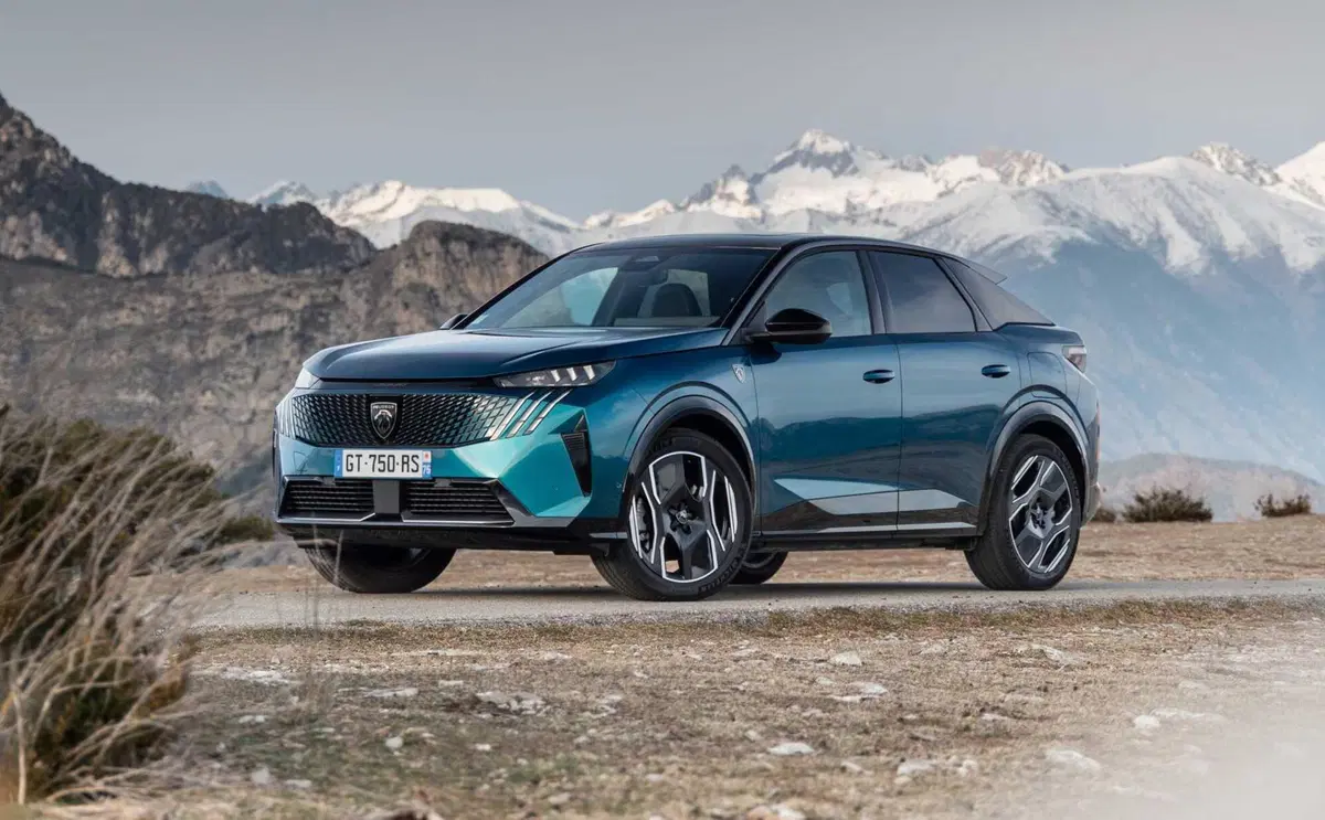 Nuova Peugeot 3008: le immagini degli esterni (25)