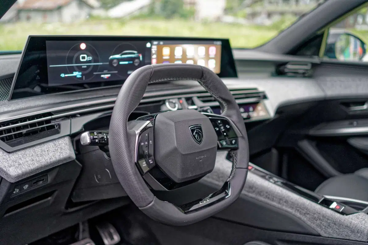 Nuova Peugeot 3008: le immagini degli interni