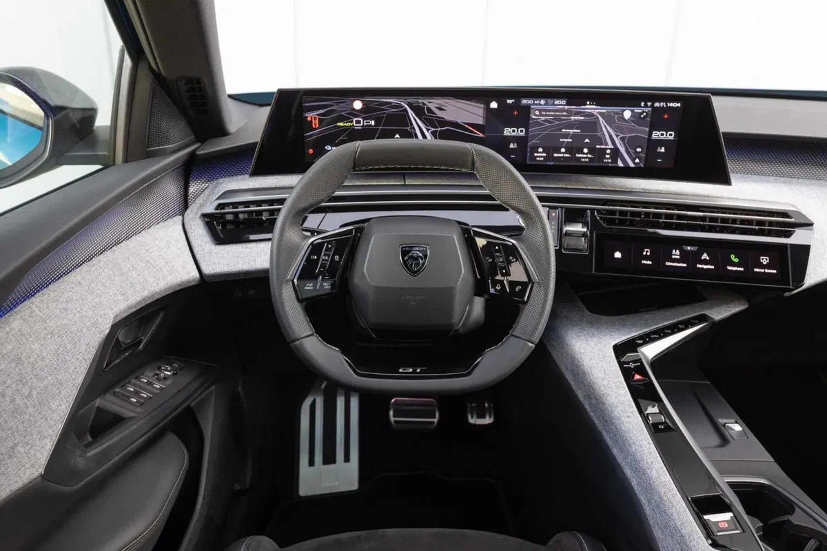 Nuova Peugeot 3008: le immagini degli interni (9)