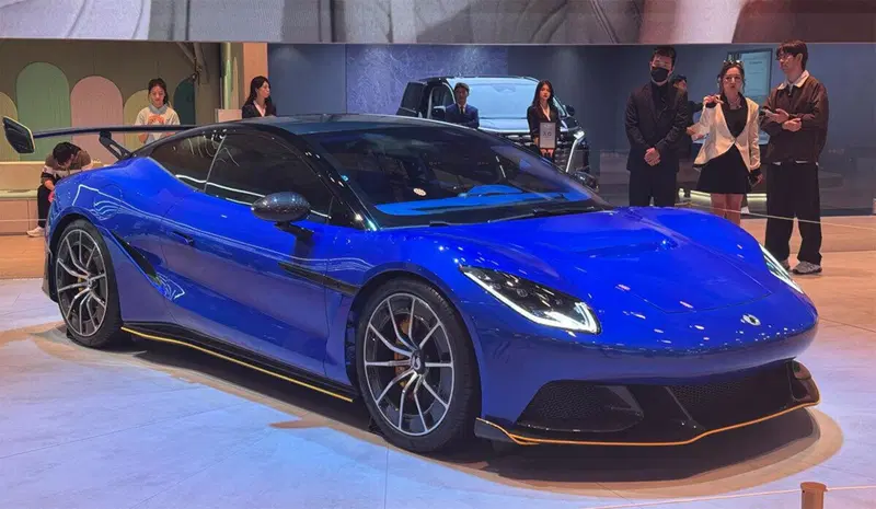 La Denza "Z" appena presentata da BYD al Salone di Shanghai