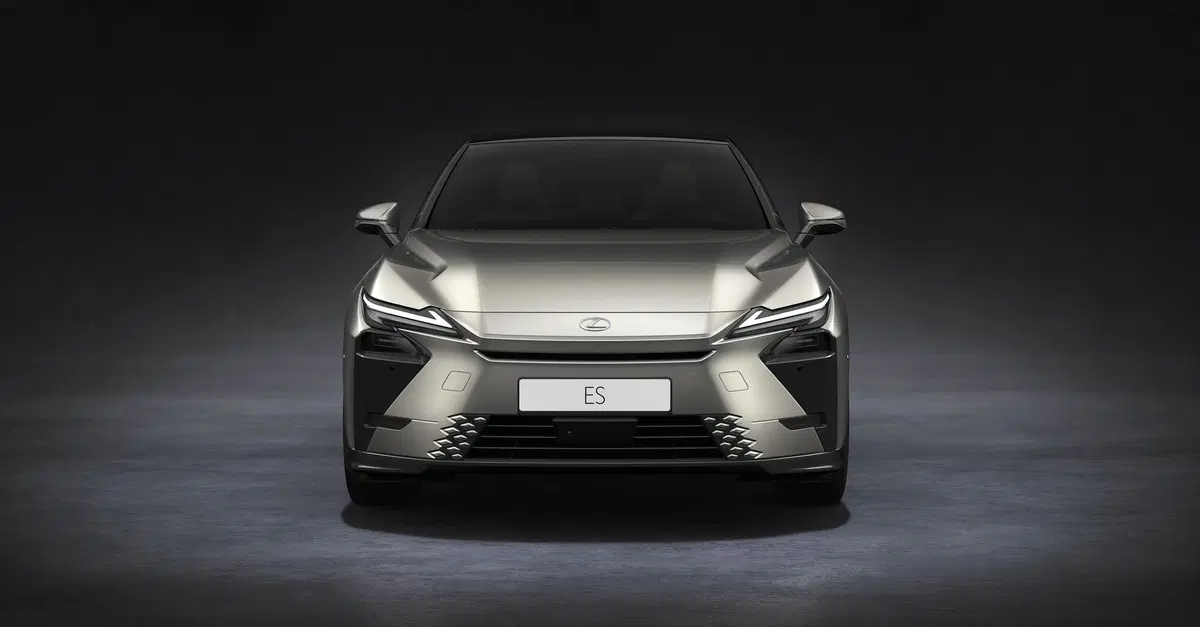 Lexus: arriva la nuova ES, ibrida ed elettrica, dal 2026