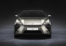 Lexus: arriva la nuova ES, ibrida ed elettrica, dal 2026