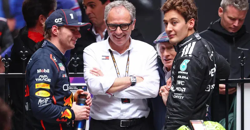 Russell-Verstappen: la mossa di mercato che potrebbe cambiare il futuro della Formula 1 coinvolgendo anche Ferrari e McLaren