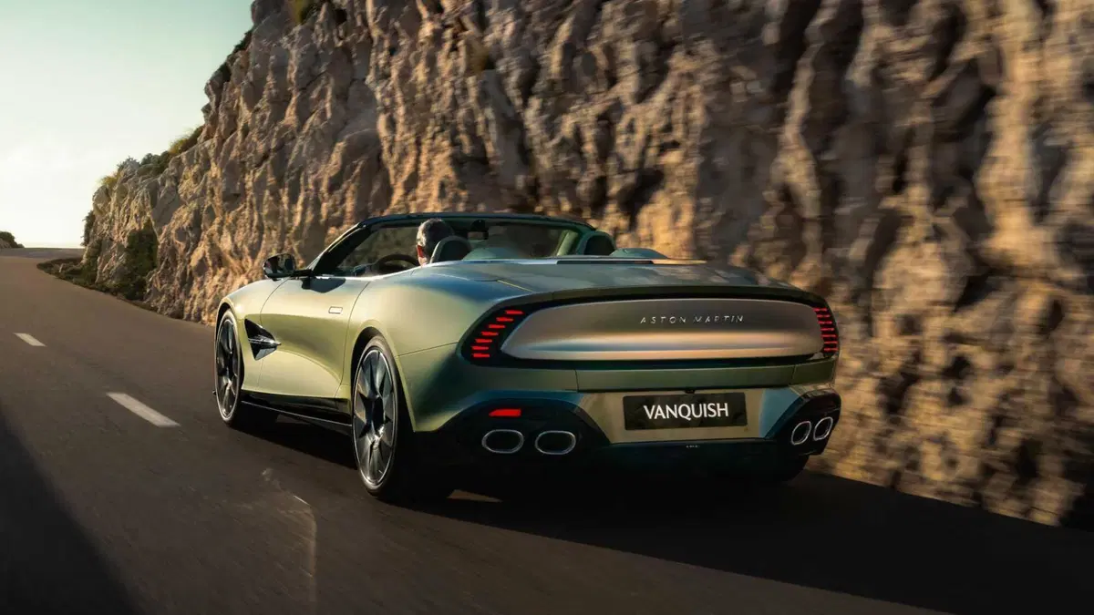 Aston Martin Vanquish Volante (2025-->>) (2)