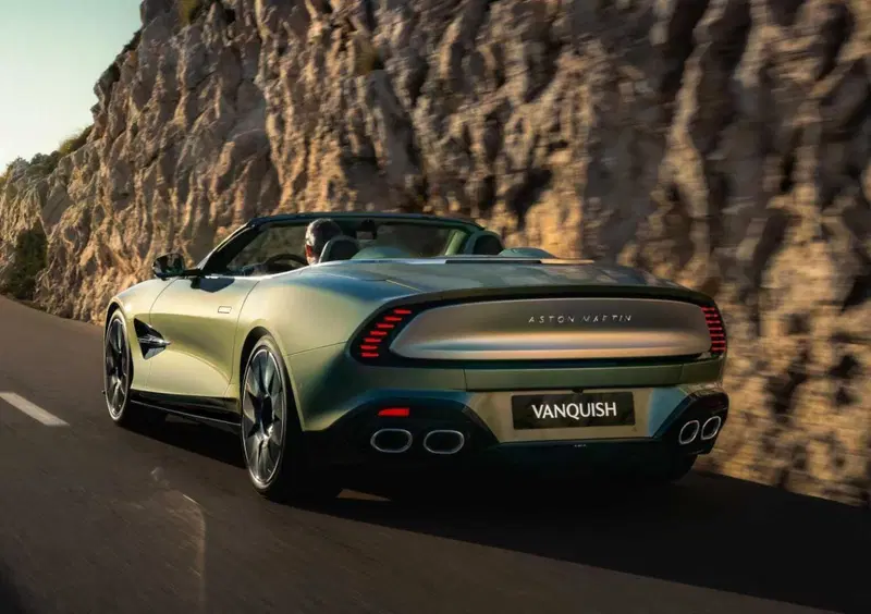 Aston Martin Vanquish Volante (2)