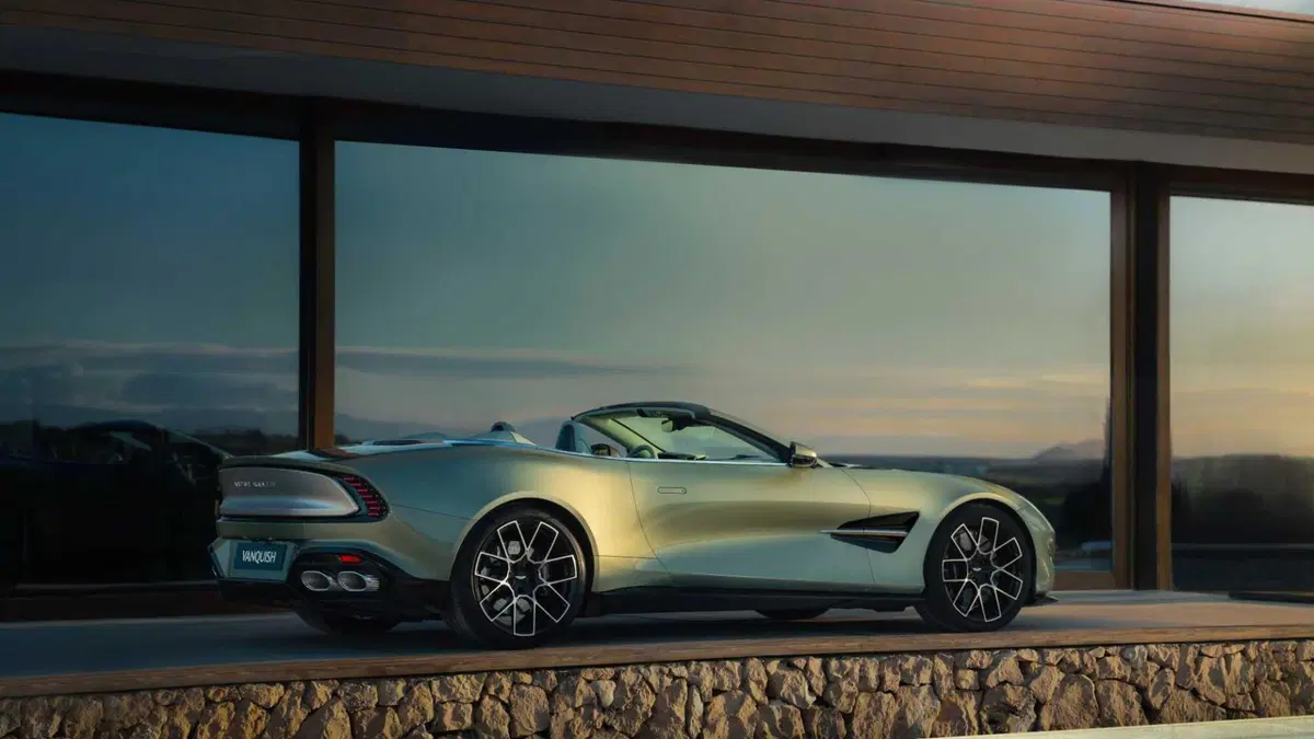 Aston Martin Vanquish Volante (2025-->>) (4)