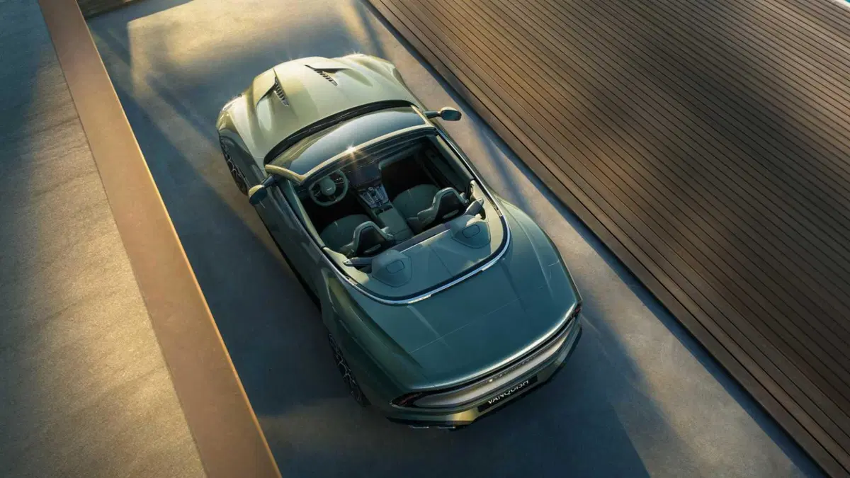 Aston Martin Vanquish Volante (2025-->>) (9)