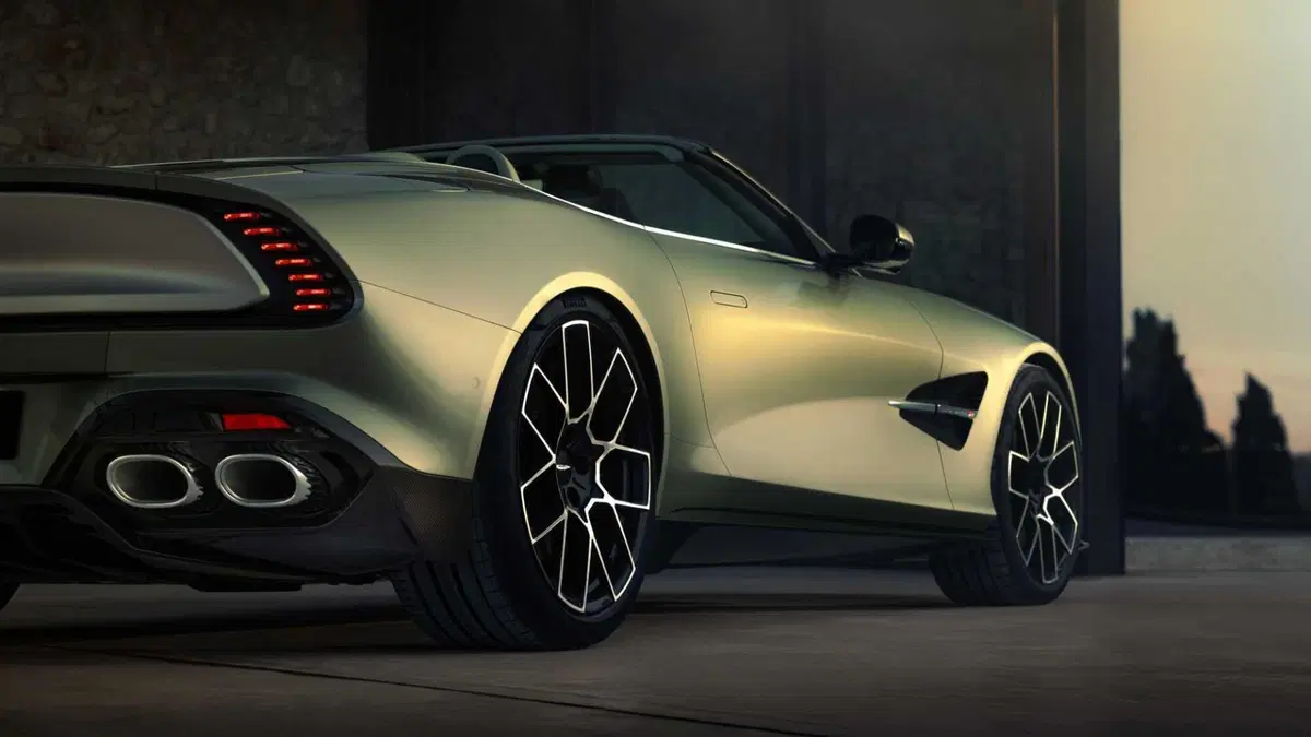 Aston Martin Vanquish Volante (2025-->>) (14)