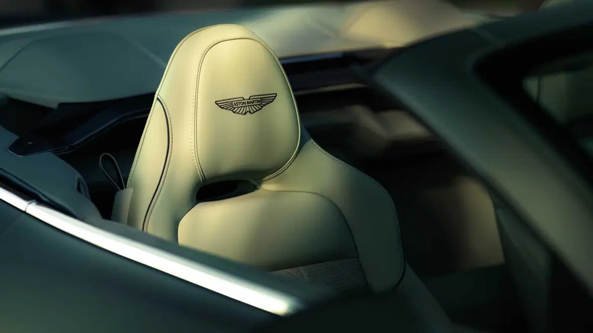 Aston Martin Vanquish Volante (2025-->>) (12)
