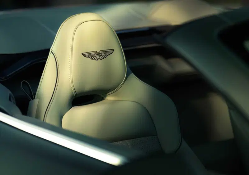 Aston Martin Vanquish Volante (12)