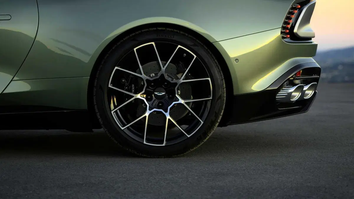 Aston Martin Vanquish Volante (2025-->>) (16)