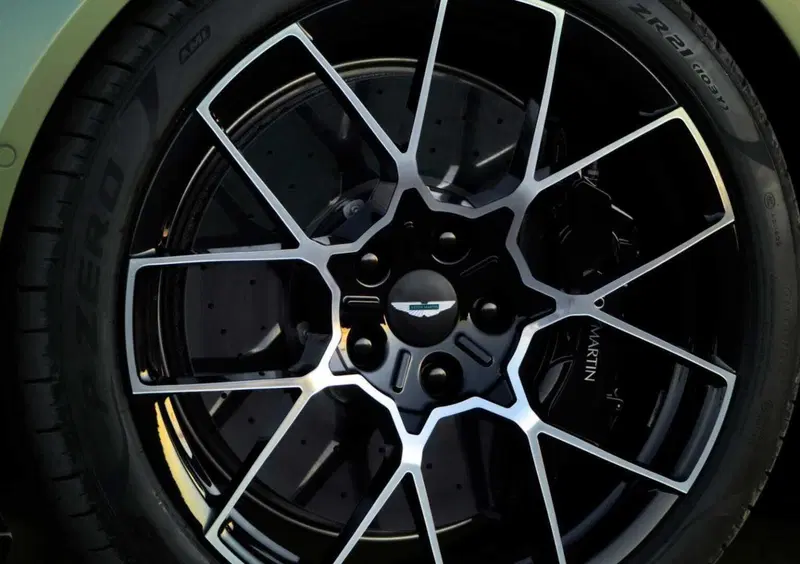 Aston Martin Vanquish Volante (22)