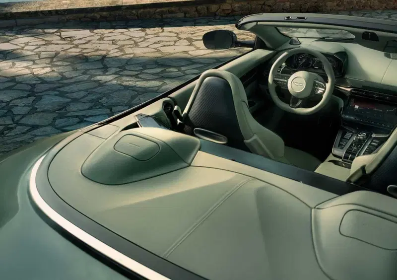Aston Martin Vanquish Volante (11)