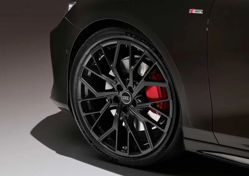 Audi A6 Avant (2025-->>) (15)